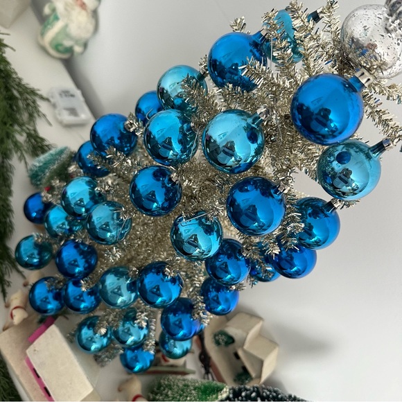 Vintage Christmas Glass Ornaments 3 Boxes of 12 vintage Santa’s Land Blue Orna… - Picture 6 of 16